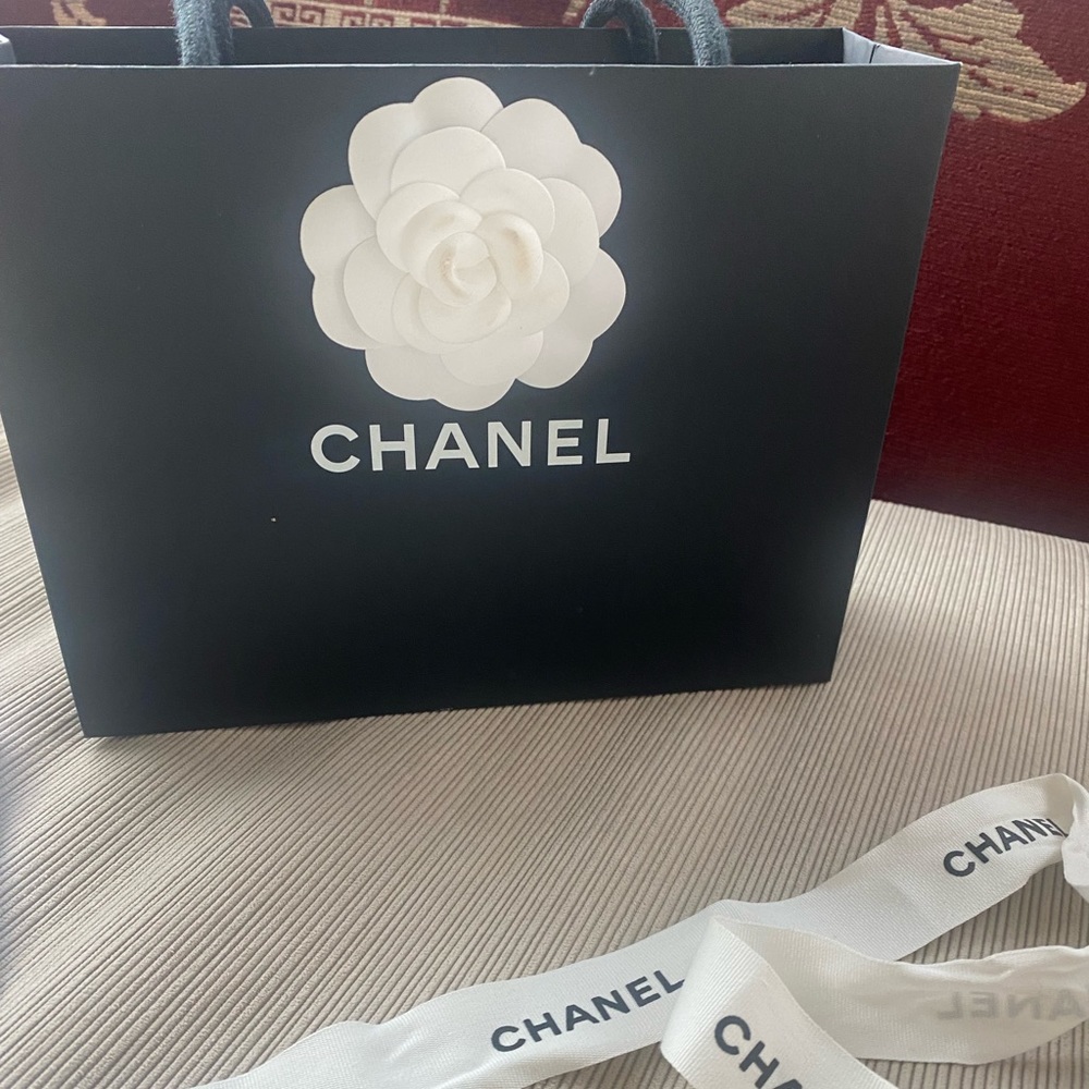 Chanel bag ,ribbon and receipt envelope.🎁🎁🎊🎊🎁🎁🎁